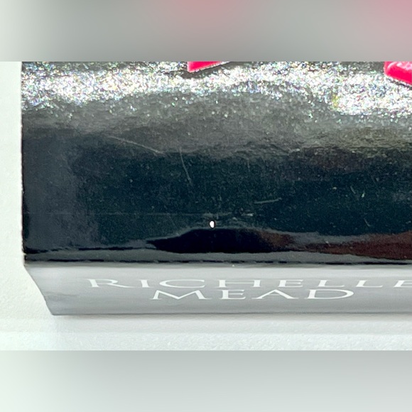 NEW Signed 10th Anniversary Edition of Vampire Academy by Richelle Mead - Picture 10 of 15